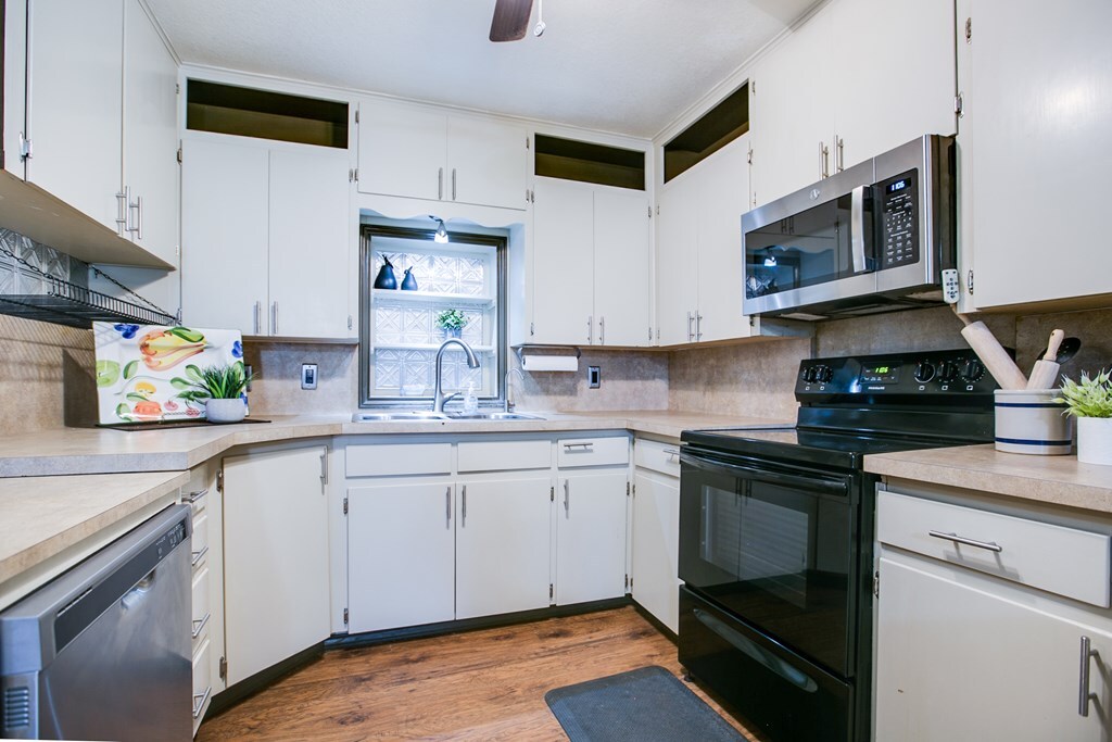 Property Photo:  972 Broadway St  TX 76940 