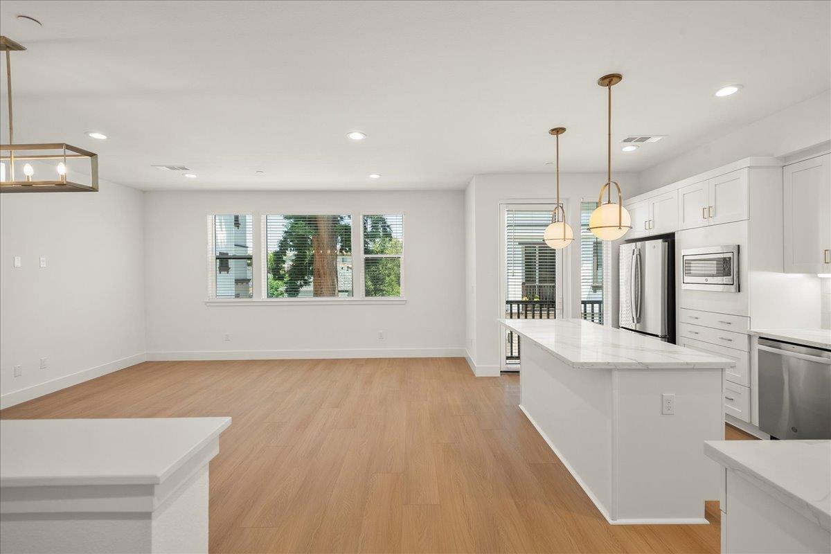 Property Photo:  224 Carroll Street 4  CA 94086 