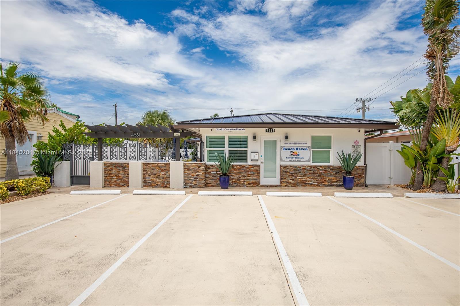 Property Photo: 4561 Poinciana St 4 FL 33308