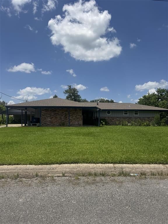 Property Photo: 733 Woodland St LA 70663