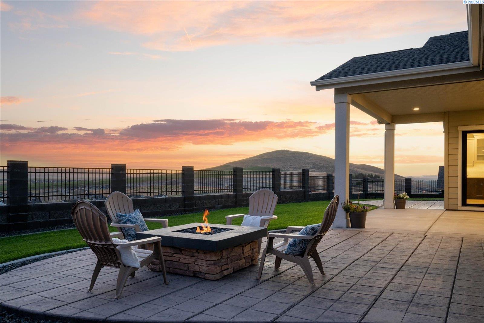 Property Photo: 2303 Skyview Lp WA 99352-8017