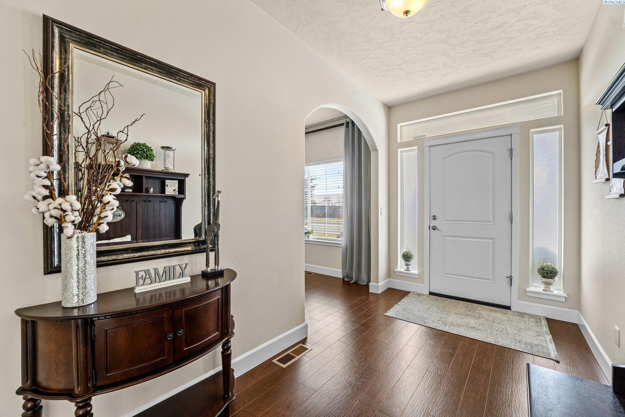 Property Photo: 5601 Santa Fe Ln WA 99301