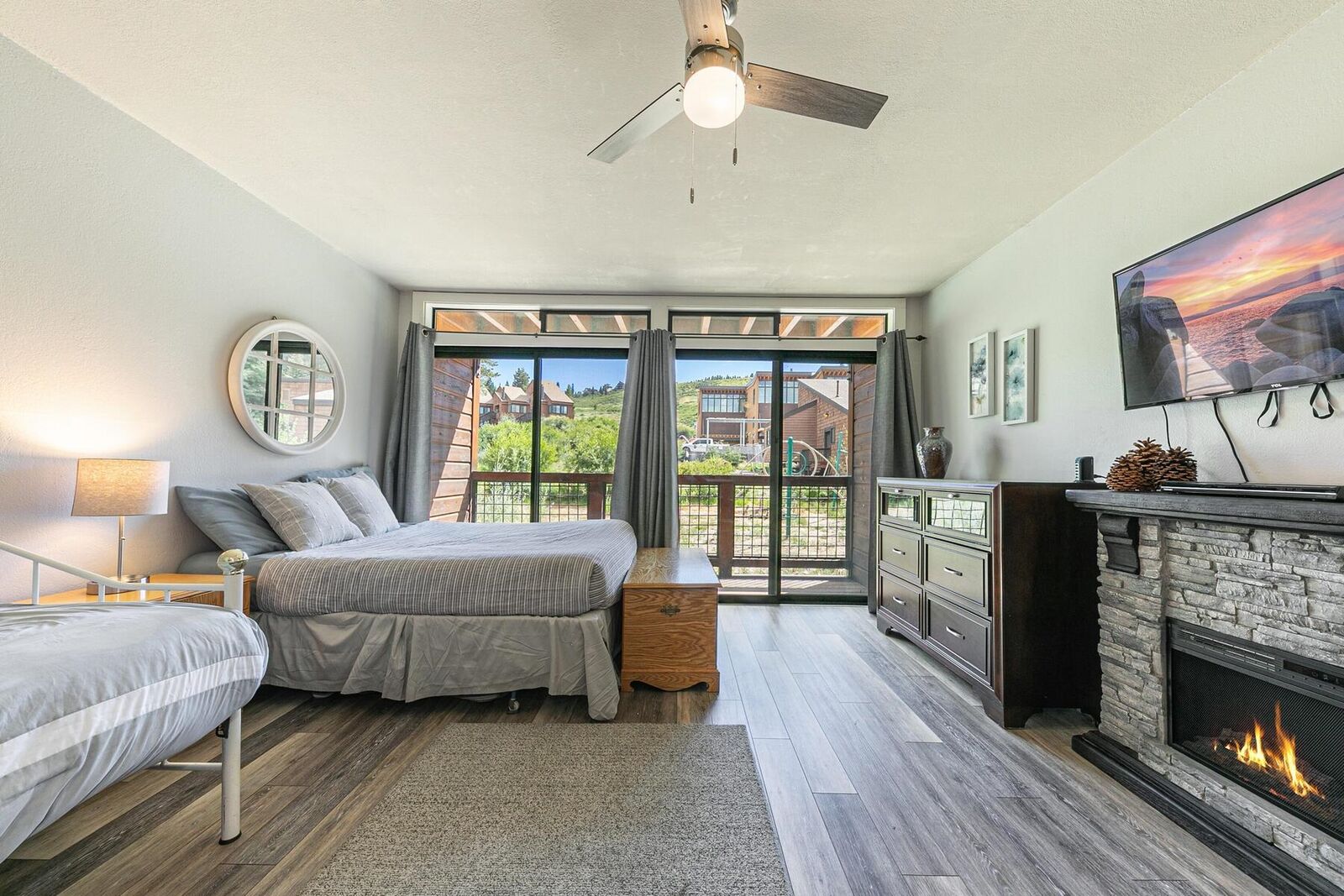 Property Photo: 11591 Snowpeak Way 208 CA 96161