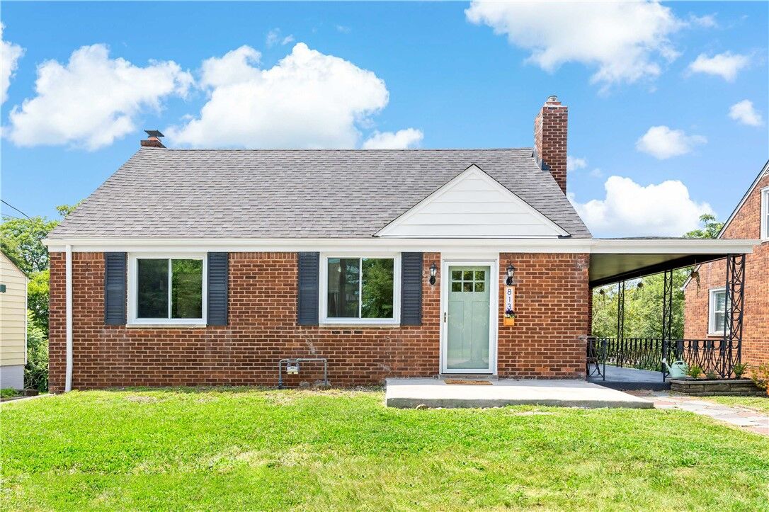 Property Photo:  813 Overhill Dr  PA 15137 