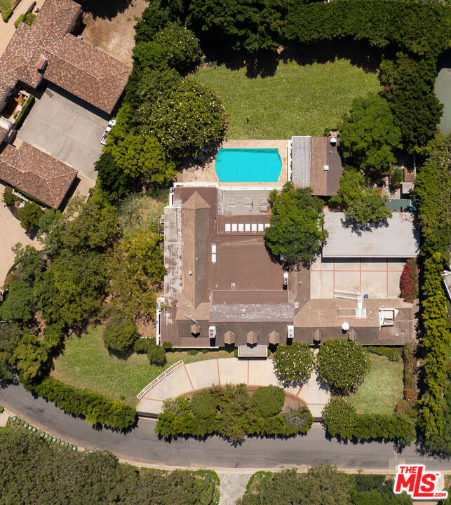 Property Photo:  327 Delfern Dr  CA 90077 