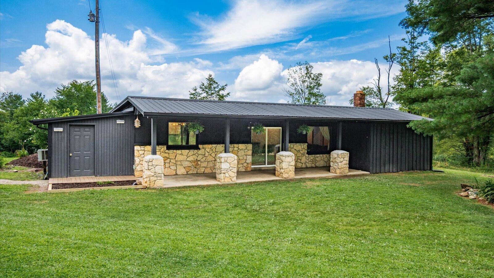 Property Photo:  3760 Township Road 138 NW  OH 43783 