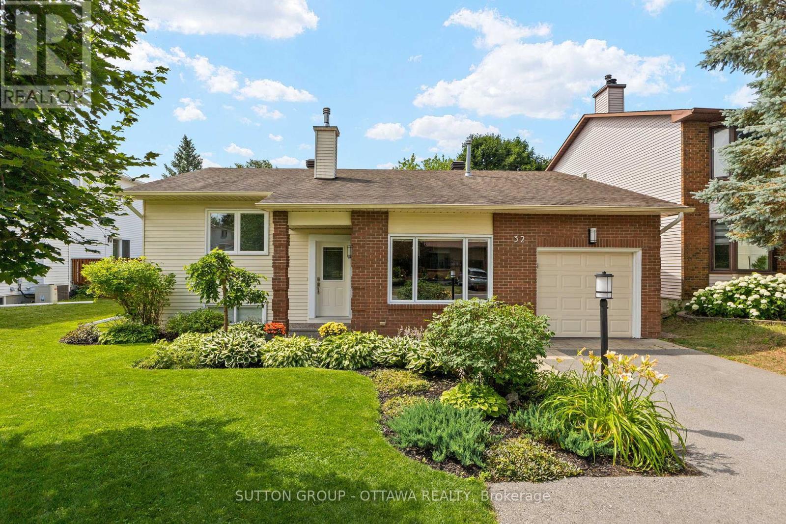 32 Northeast Flint Court Southwest  Ottawa ON K2J 2S1 photo