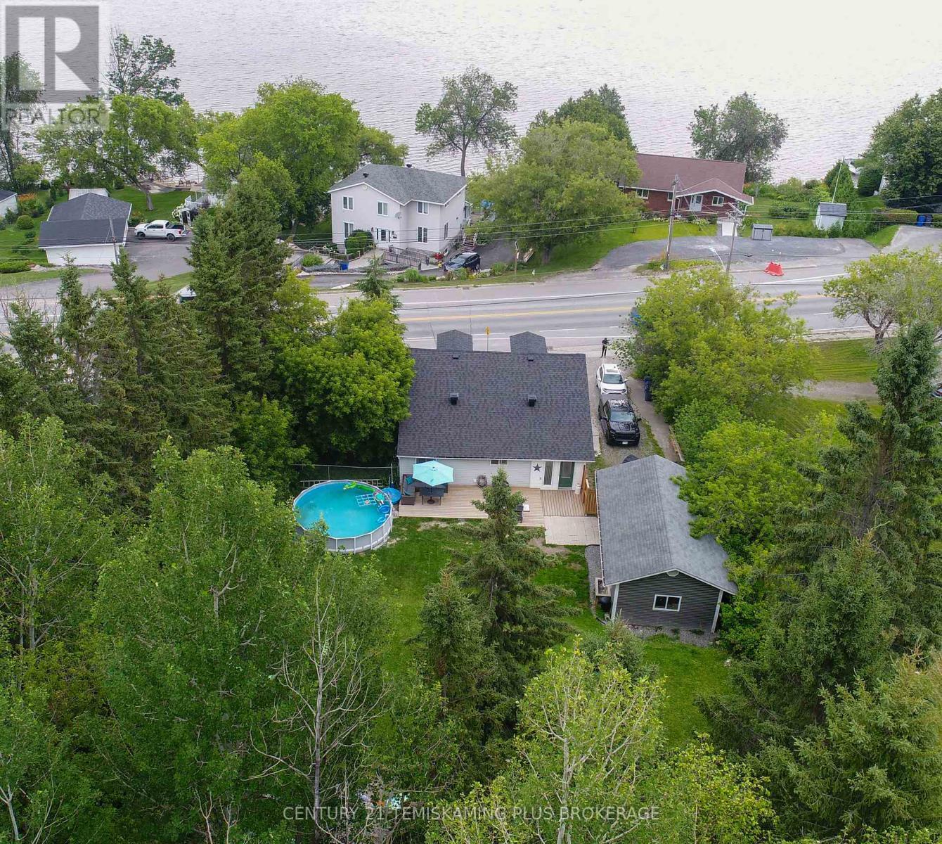 Photo de la propriété: 516 Lakeshore Road ON P0J 1P0