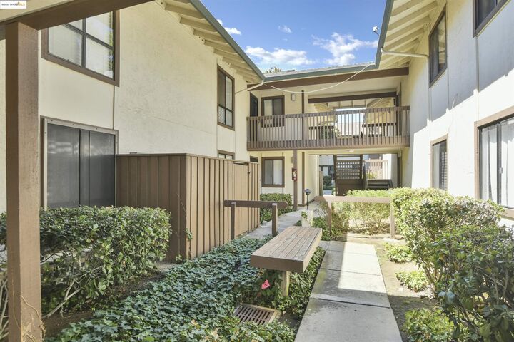 Property Photo:  1701 Mahogany Way 38  CA 94509 