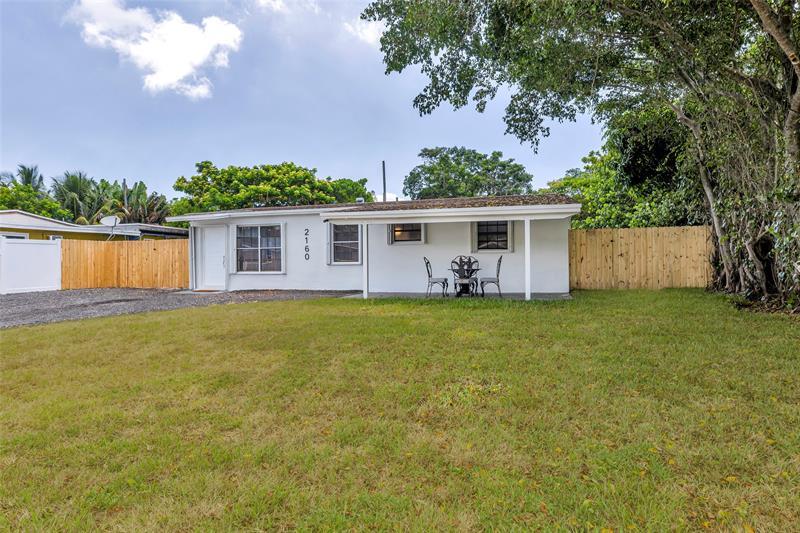 Property Photo: 2160 NE 2nd Ave FL 33060