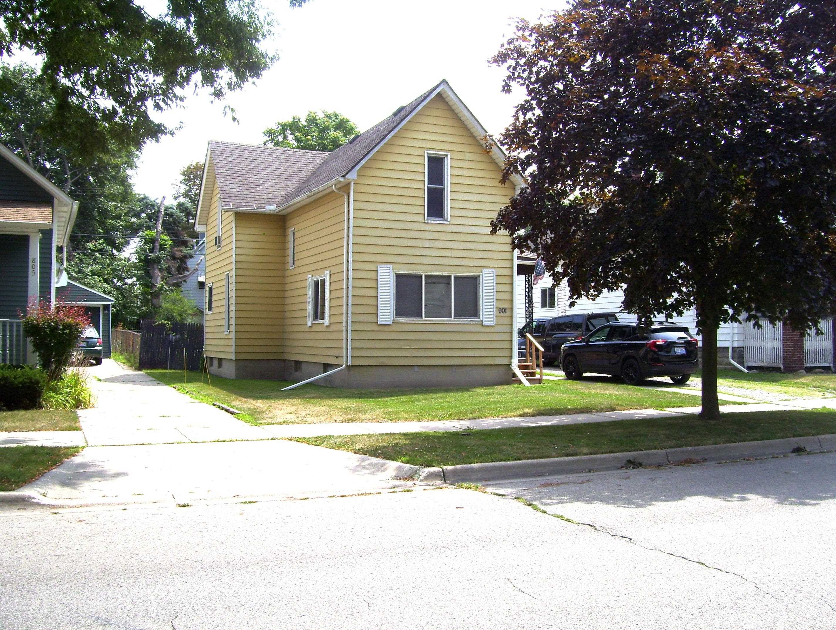 Property Photo:  901 S Madison Street  MI 48708 