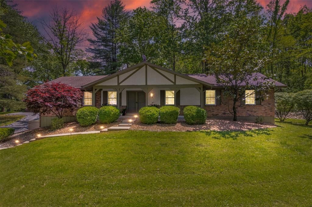 Property Photo:  18320 Fleur De Lis Drive  MO 63034 