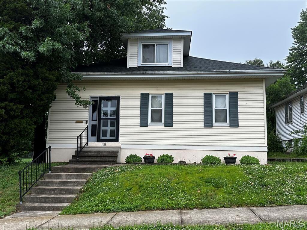 Property Photo: 1323 Union Avenue IL 62220