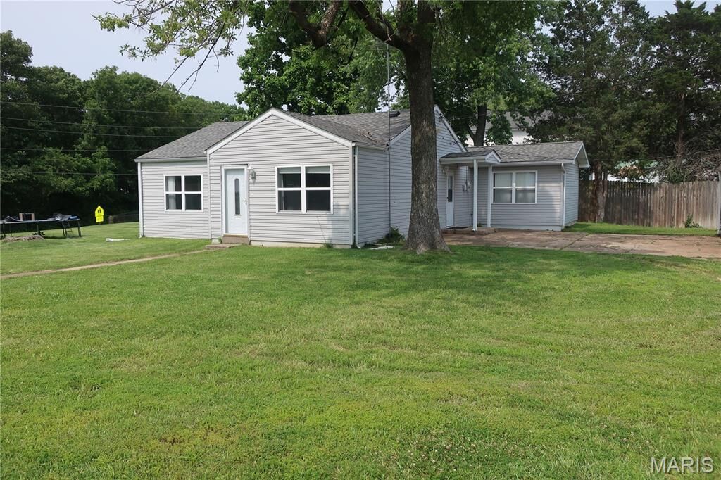 Property Photo: 5000 Meadow MO 63052