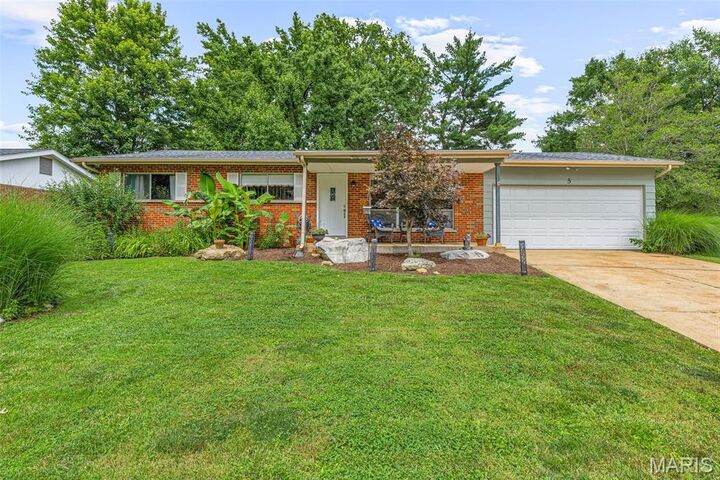 Property Photo: 5 Heathwood Lane MO 63026