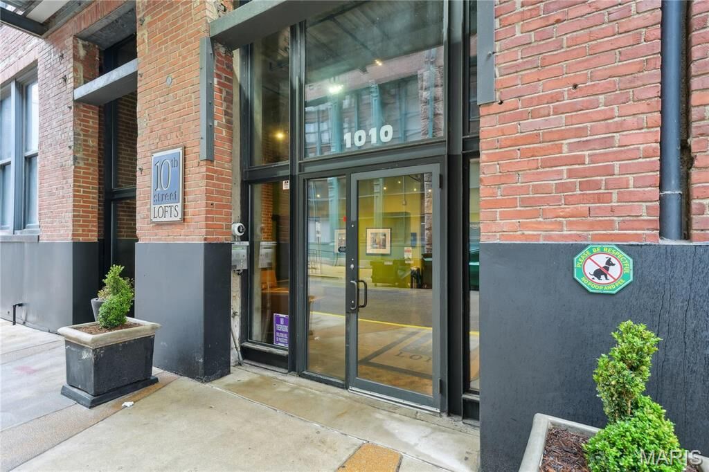 Property Photo:  1010 Saint Charles Street 701  MO 63101 