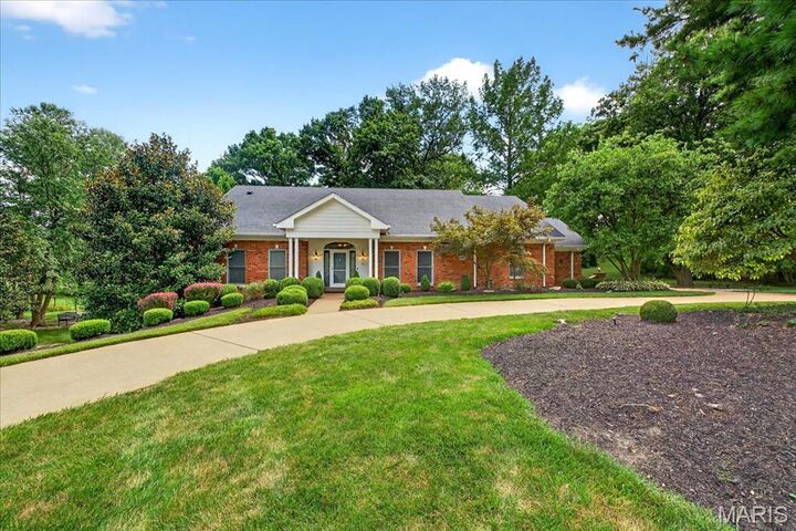 Property Photo:  29 Spoede Lane  MO 63141 