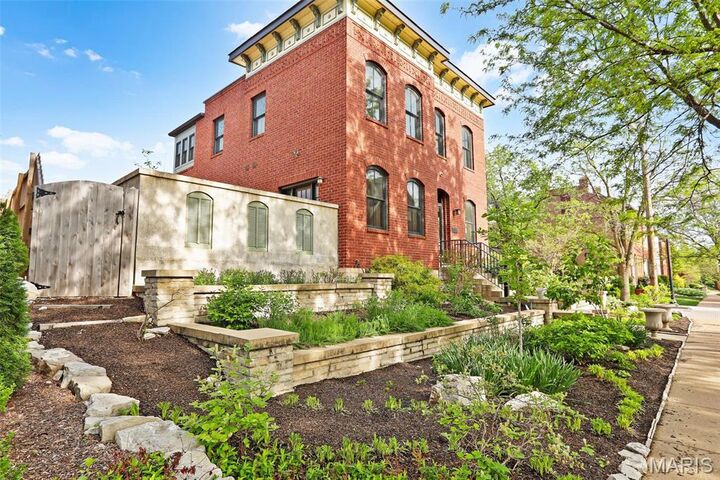 1201 Dolman Street  St Louis MO 63104 photo