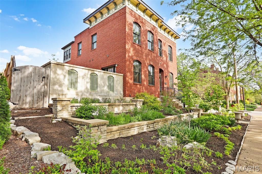 Property Photo:  1201 Dolman Street  MO 63104 
