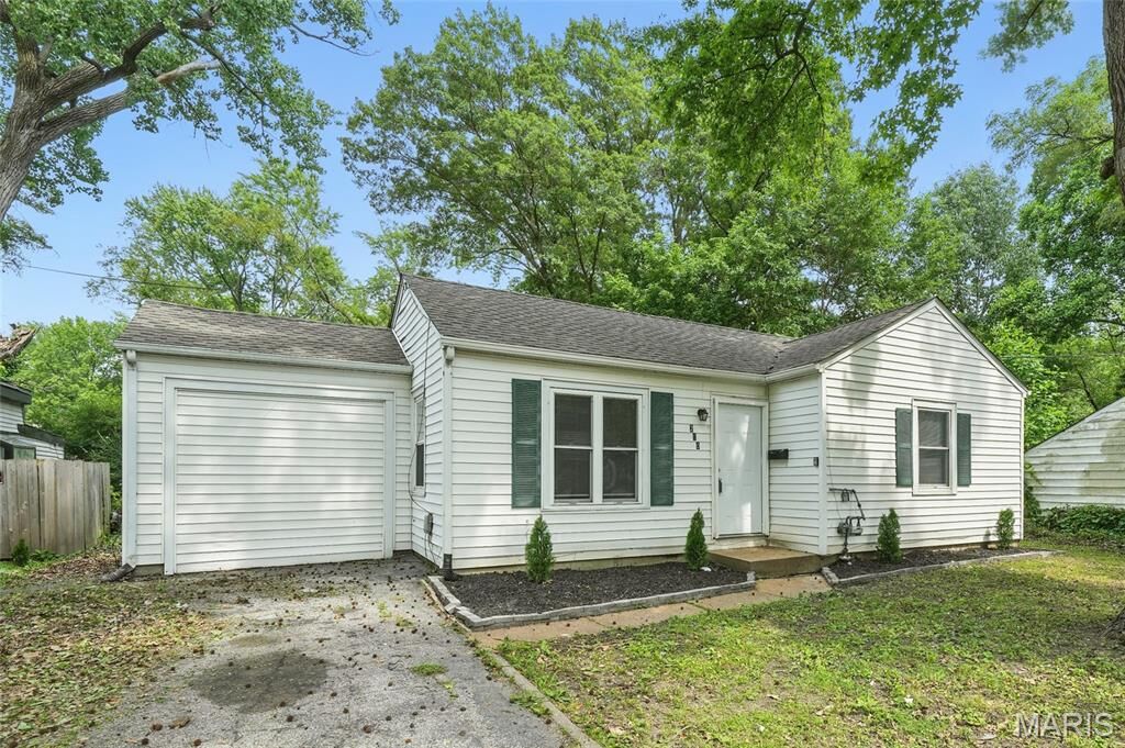 Property Photo:  260 S Hartnett Avenue  MO 63135 