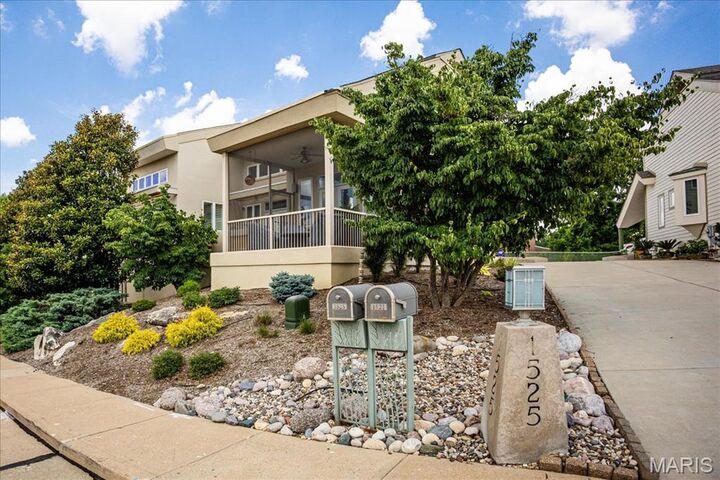 Property Photo:  1525 Sommet Place  MO 63122 