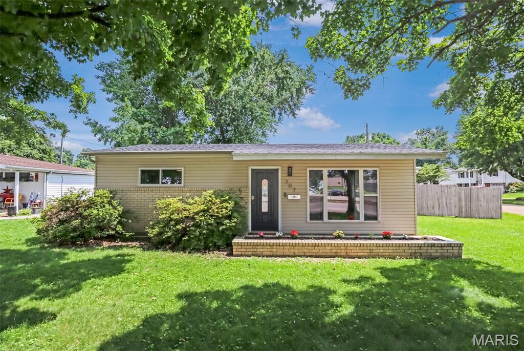 Property Photo:  707 West College Avenue  MO 63645 