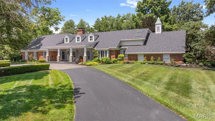13527 Royal Glen Drive  Town and Country MO 63131 photo