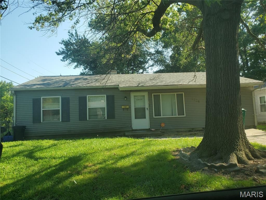 Property Photo:  1128 St Benedict Drive  IL 62206 