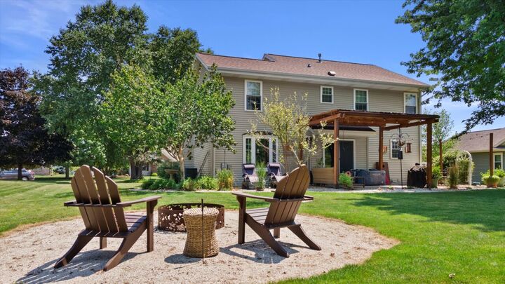Property Photo:  942 Spring Waters Dr  WI 53066 