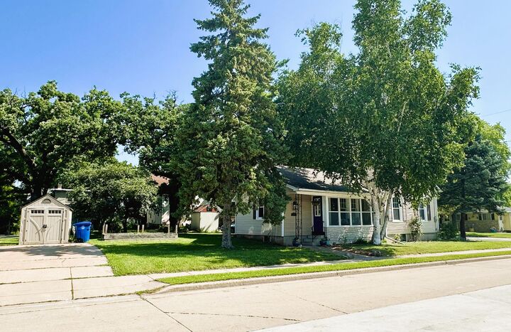 Property Photo: 704 Bismarck Ave WI 54902