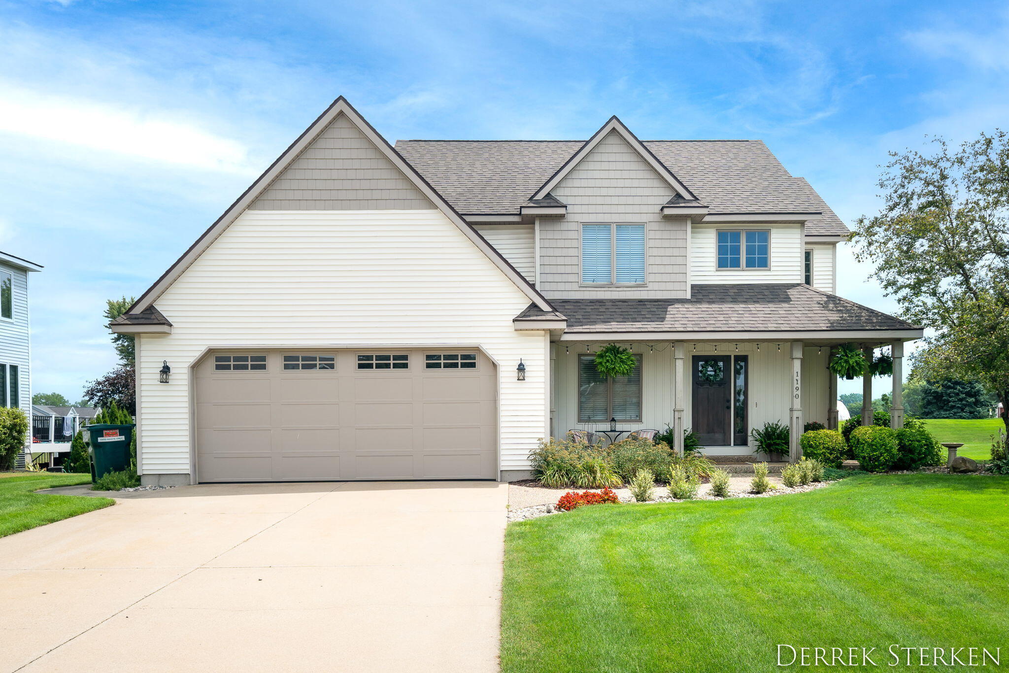 Property Photo: 1190 Mid Bluff Drive MI 49464
