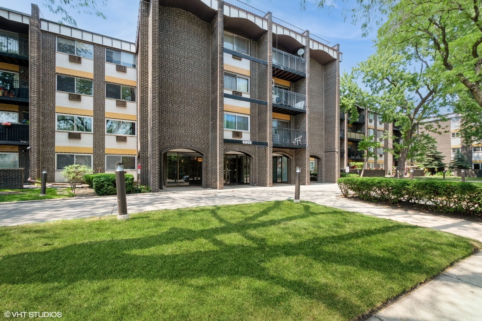Property Photo: 6800 N California Avenue 2I IL 60645