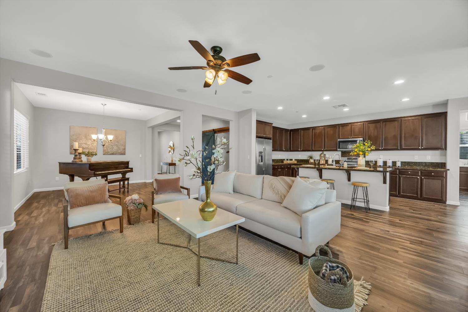Property Photo: 3024 Ferncliff Way CA 95762