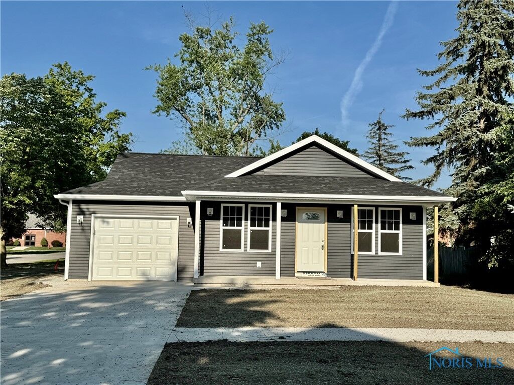 Property Photo:  402 Empire Street  OH 43543 