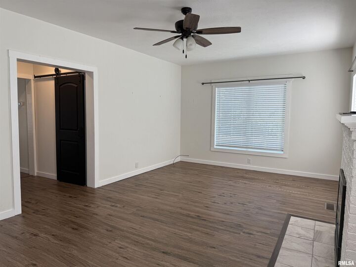 Property Photo:  504 Allen Avenue  IL 62959 