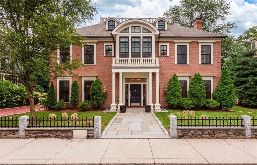 Property Photo: 8 Kirkland Place 8 MA 02138