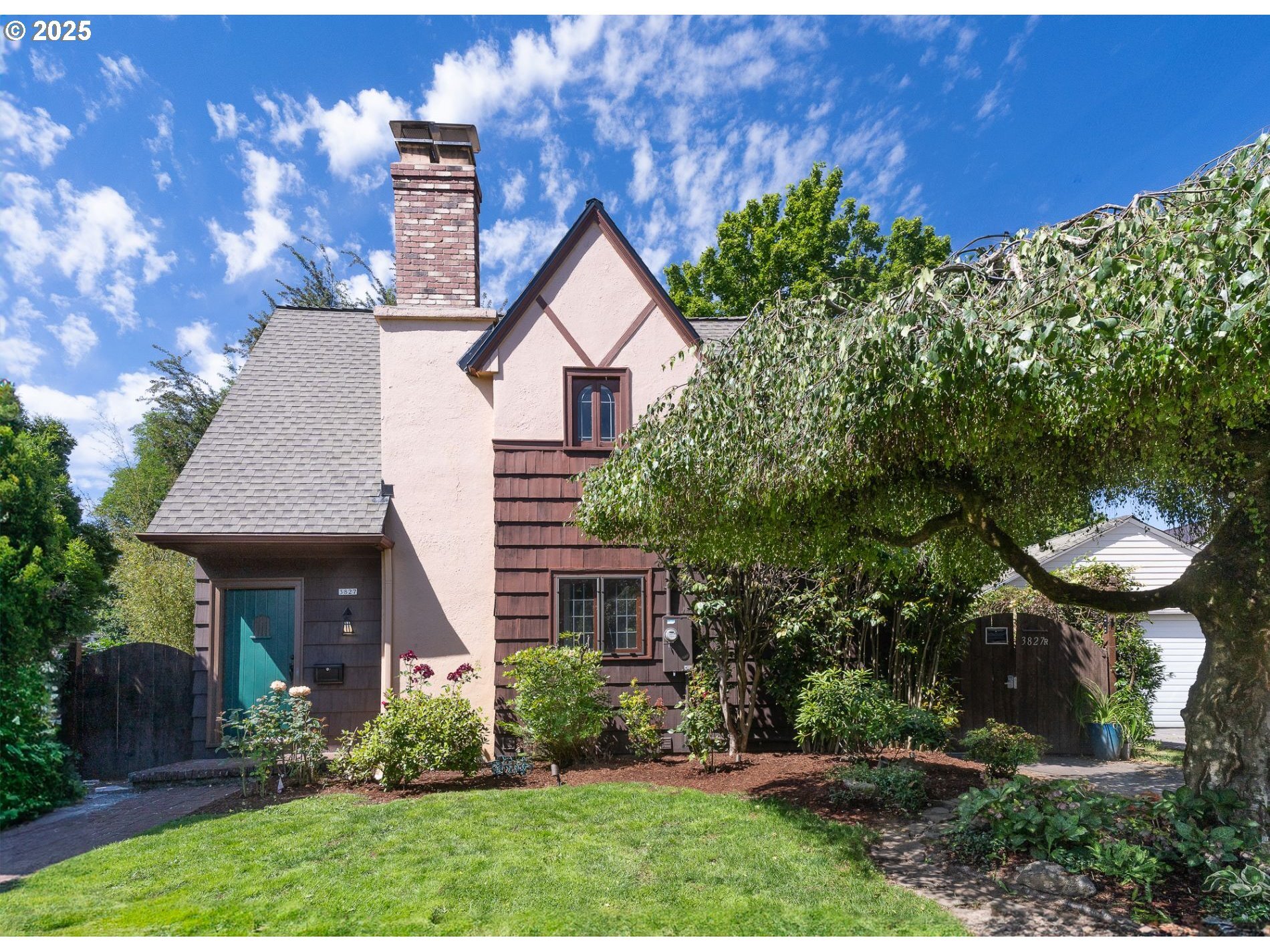 3827 SE Kelly St  Portland OR 97202 photo