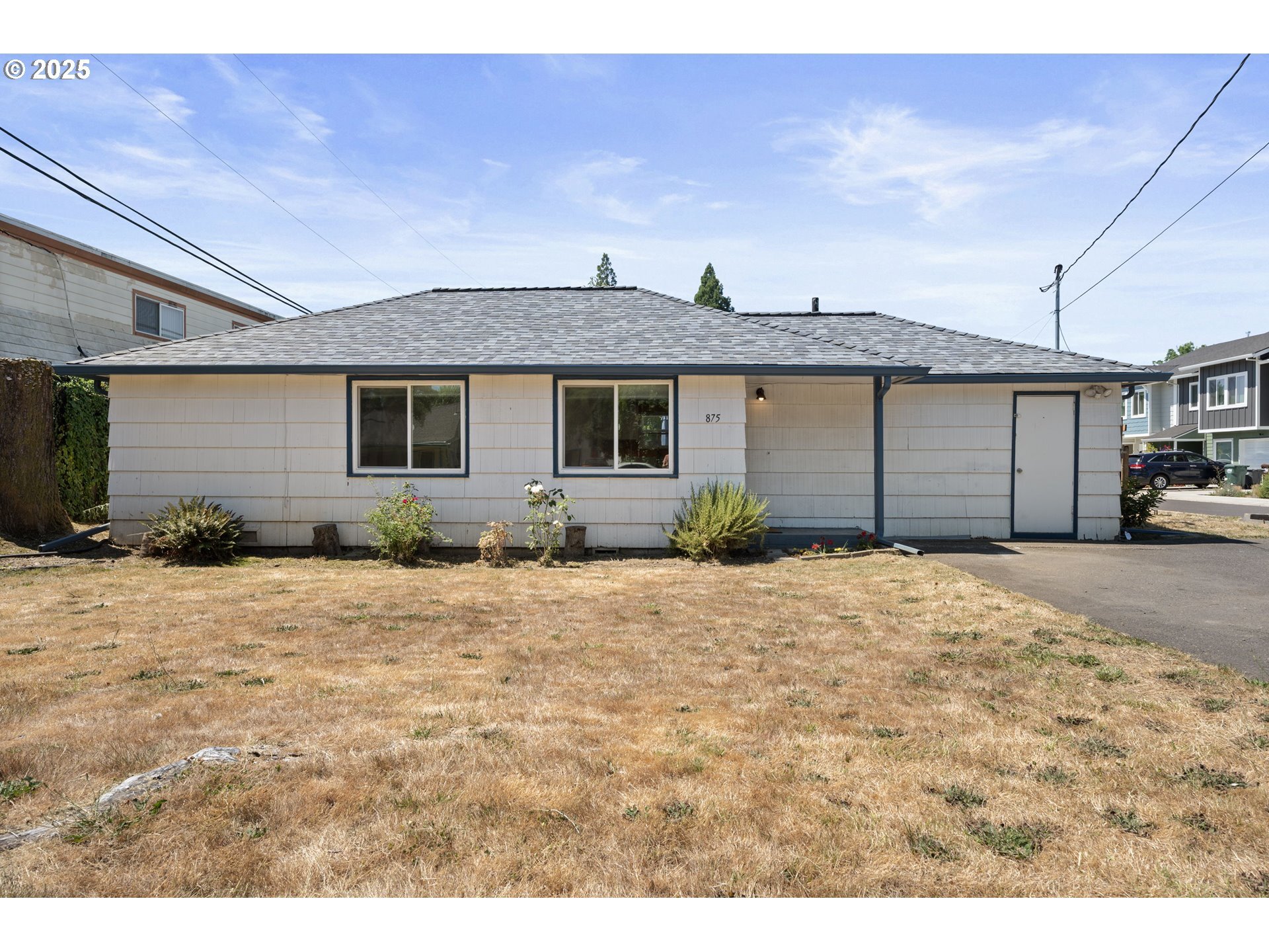 Property Photo: 875 SE 13th Ave OR 97123