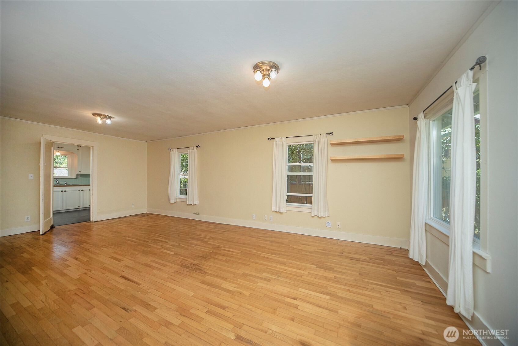 Property Photo: 714 E 2nd Avenue WA 98926
