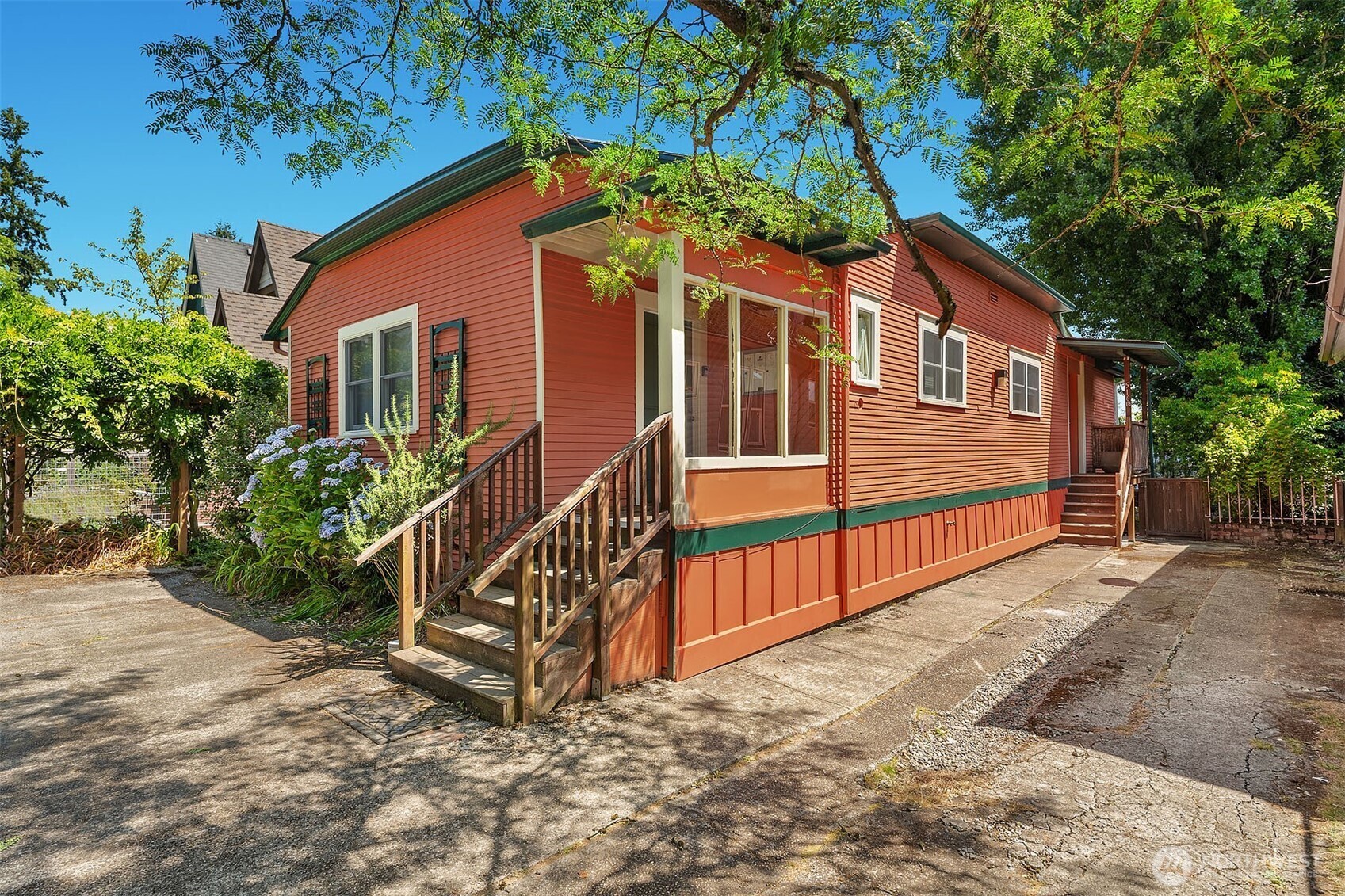 Property Photo: 516 23rd Avenue E WA 98112