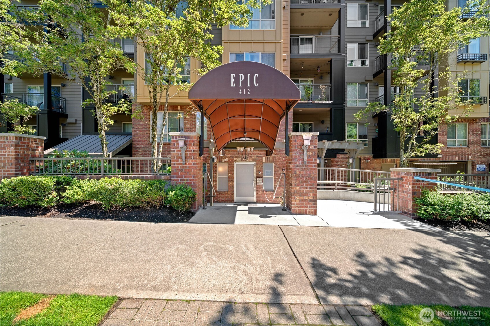 Property Photo: 412 11th Avenue 306 WA 98122