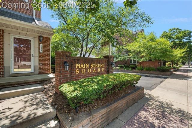 Property Photo: 163 W Kenilworth Avenue MI 48067