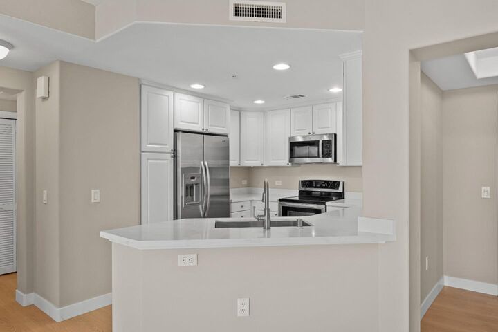 Property Photo: 809 Auzerais Avenue 429 CA 95126