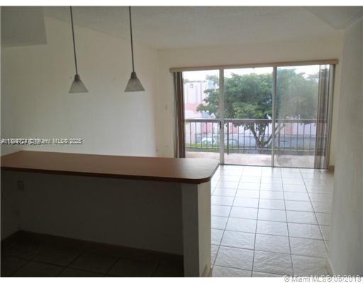 10900 SW 104th St 323  Miami FL 33176 photo