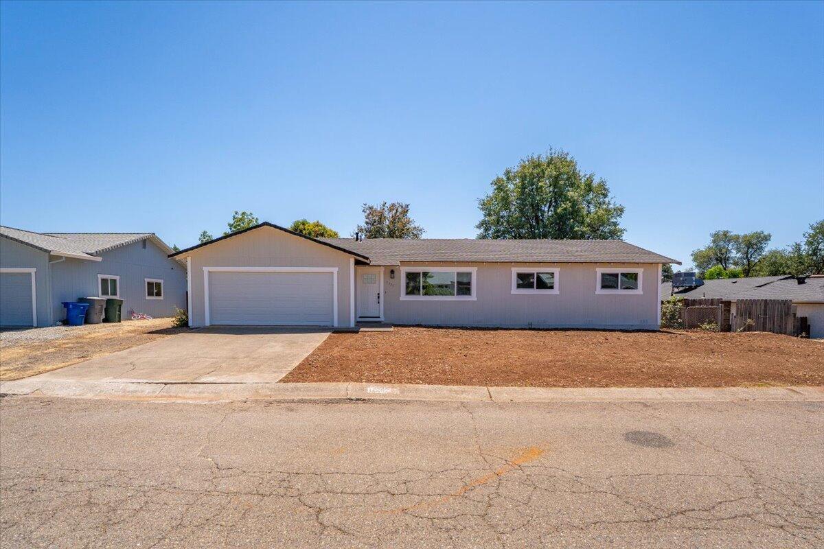 Property Photo: 1125 Lorraine Drive CA 96002