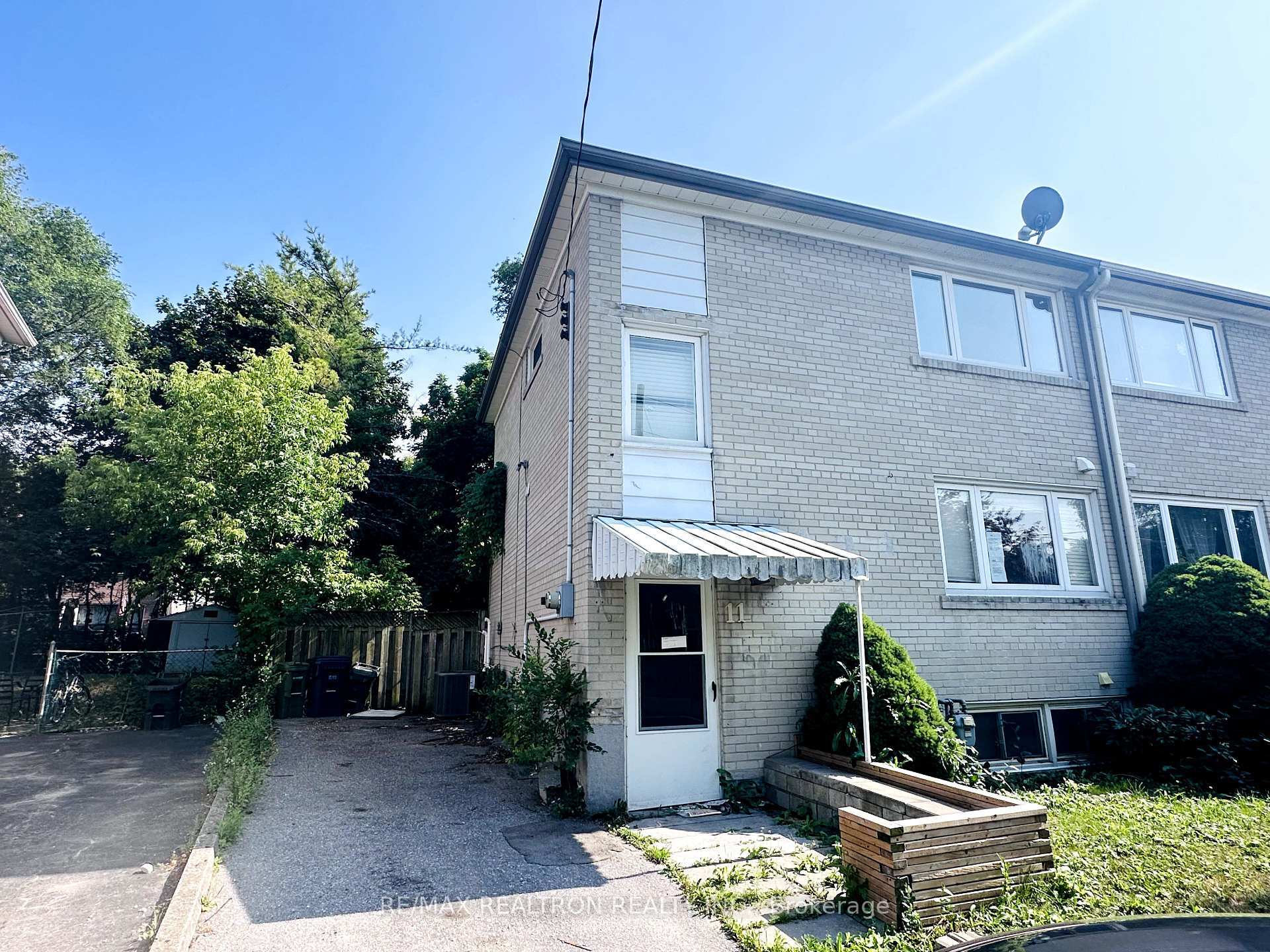 11 Templeton Court  Toronto ON M1E 2C3 photo