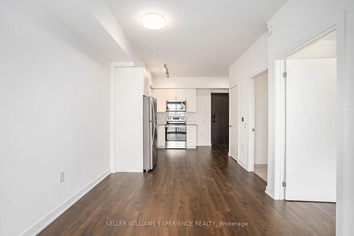 Property Photo: 56 Lakeside Terrace 302 ON L4M 7B9