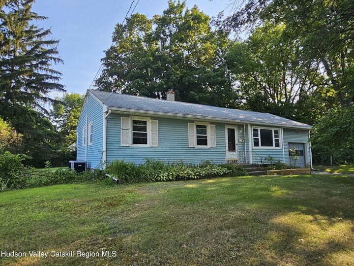 10 Amherst  Red Hook NY 12571 photo