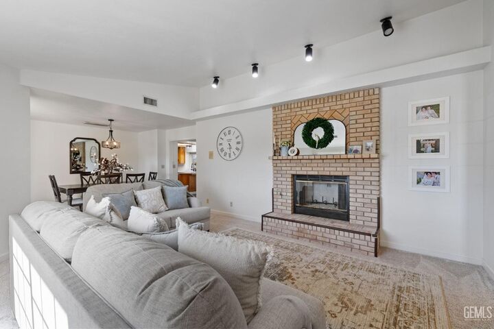 Property Photo:  7009 Etter Street  CA 93308 