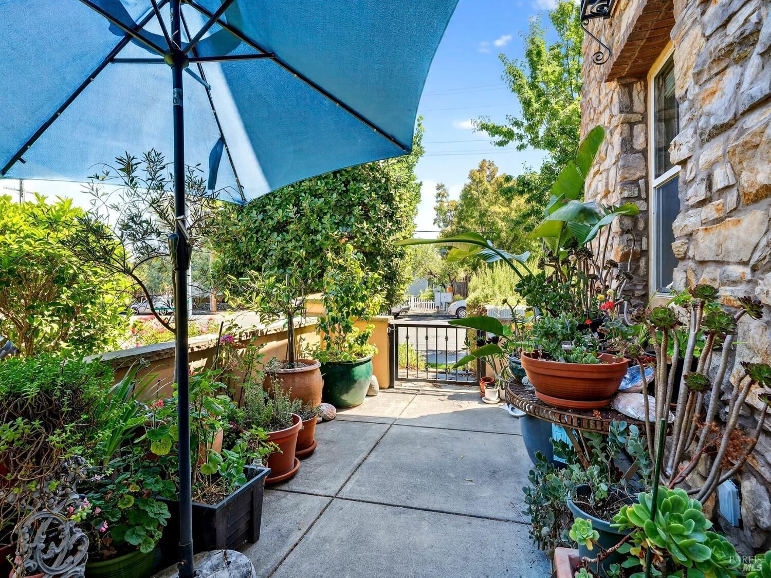 Property Photo:  180 Healdsburg Avenue A  CA 95425 